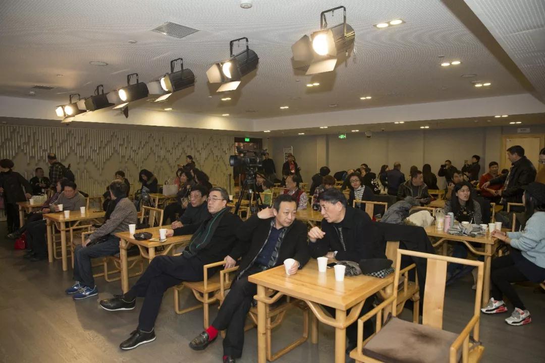 说明: D:\MyBackup\我的文档\Tencent Files\710479717\FileRecv\大世界论坛：百年大世界 追忆陈逸飞——油画名家专场\微信图片_20180111172116.jpg